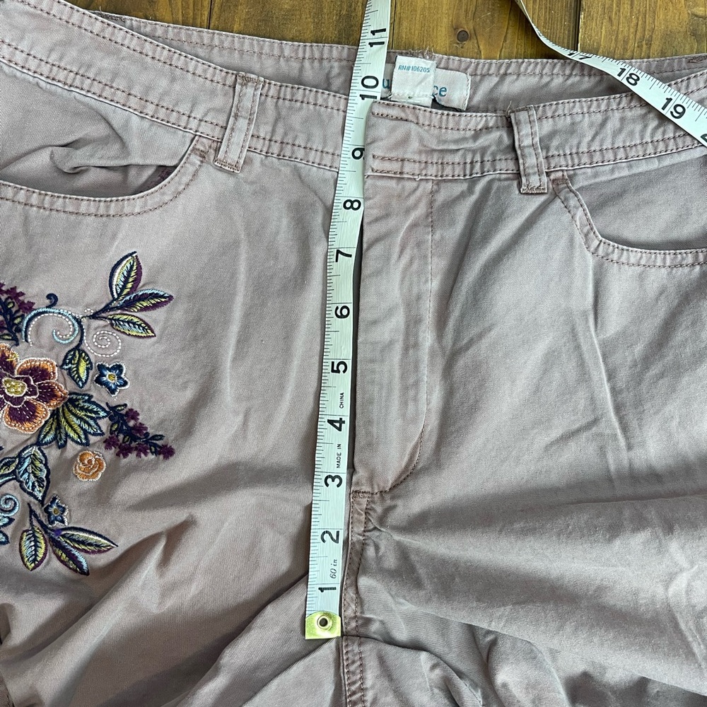 Sundance size 6P Vivant Embroidered Cargo Joggers Pants in a dusty mauve pink - Picture 7 of 8